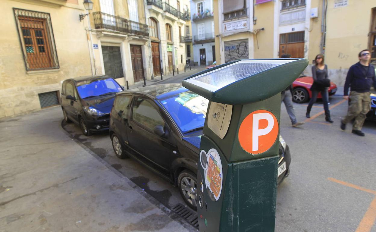 Poste de la ORA en el centro de Valencia, en una imagen de archivo. 