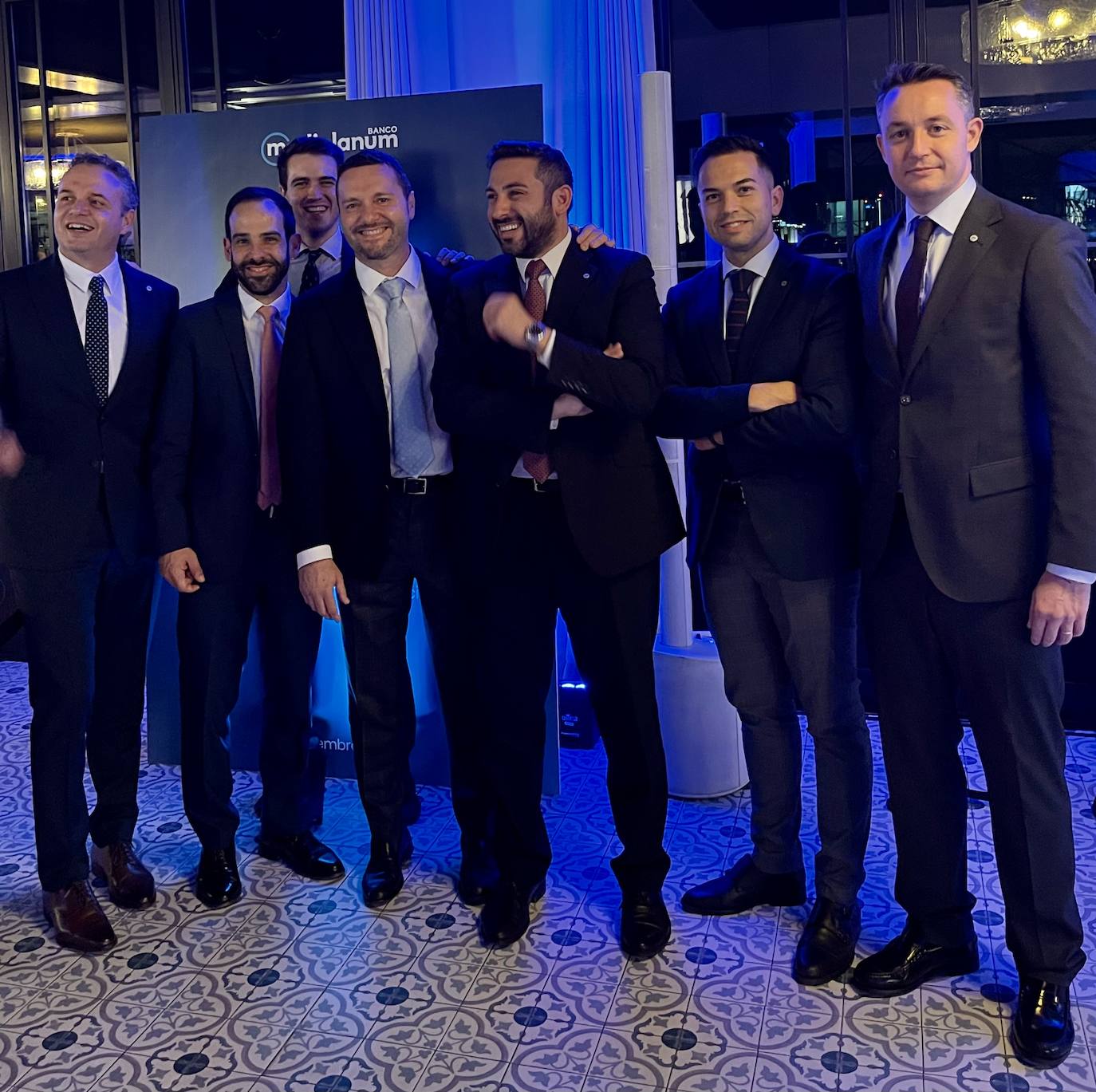 Ricky Juan, Miguel Tamarit, Andrés Martínez, Ximo Ros, Dani Royo, Francis Ordóñez y Javi Blesa en la fiesta de Mediolanum.