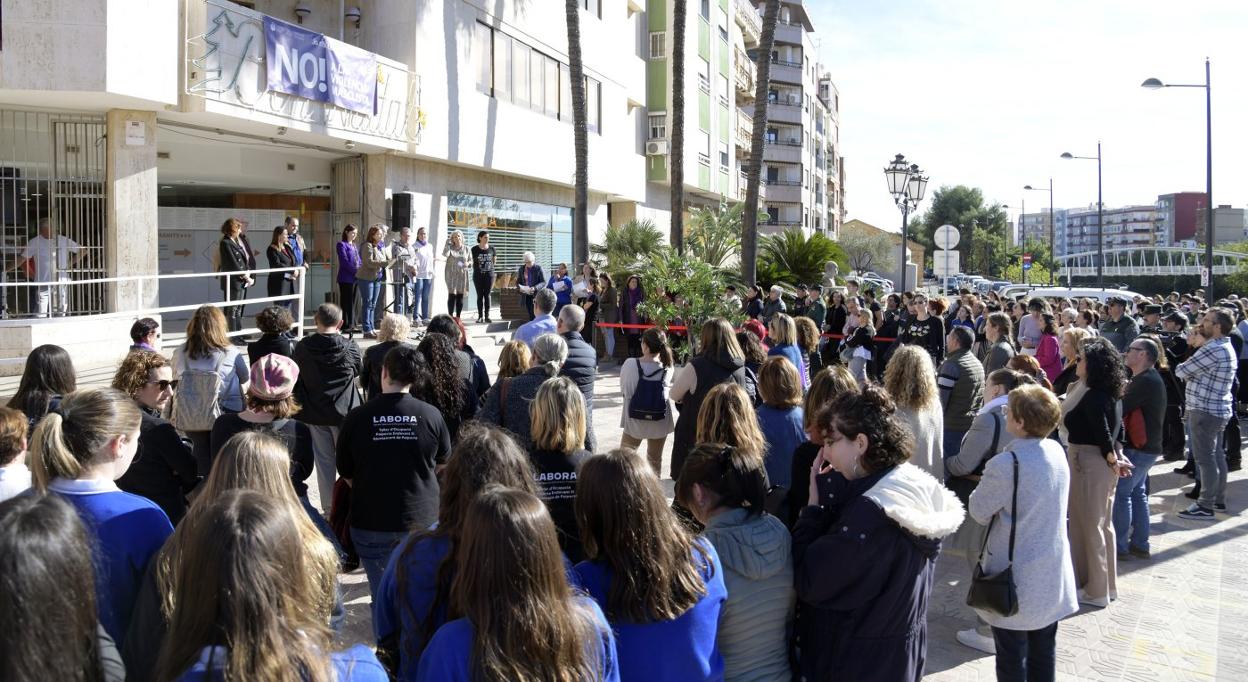 El municipio clama contra la violencia machista en el acto ...