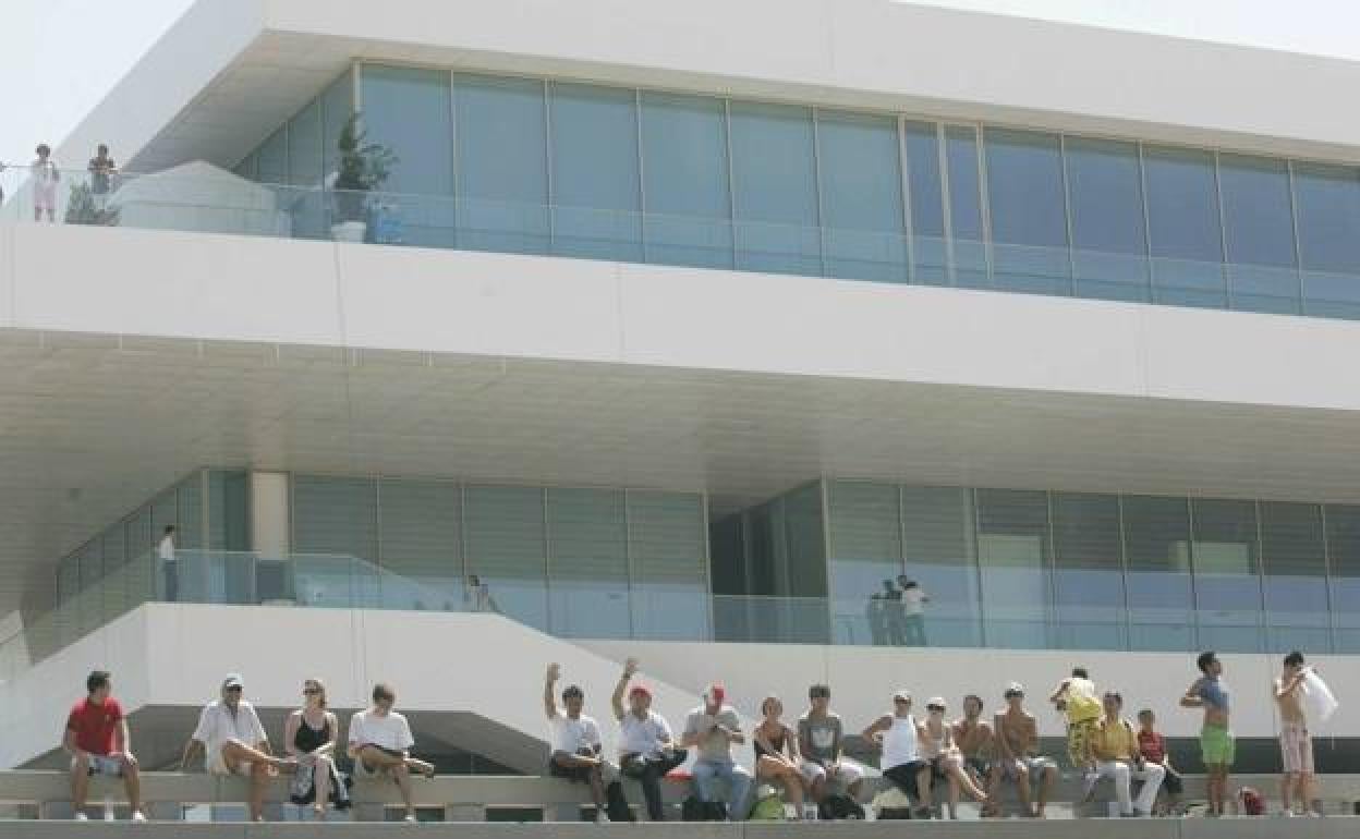 Fachada del edificio Veles e Vents. 