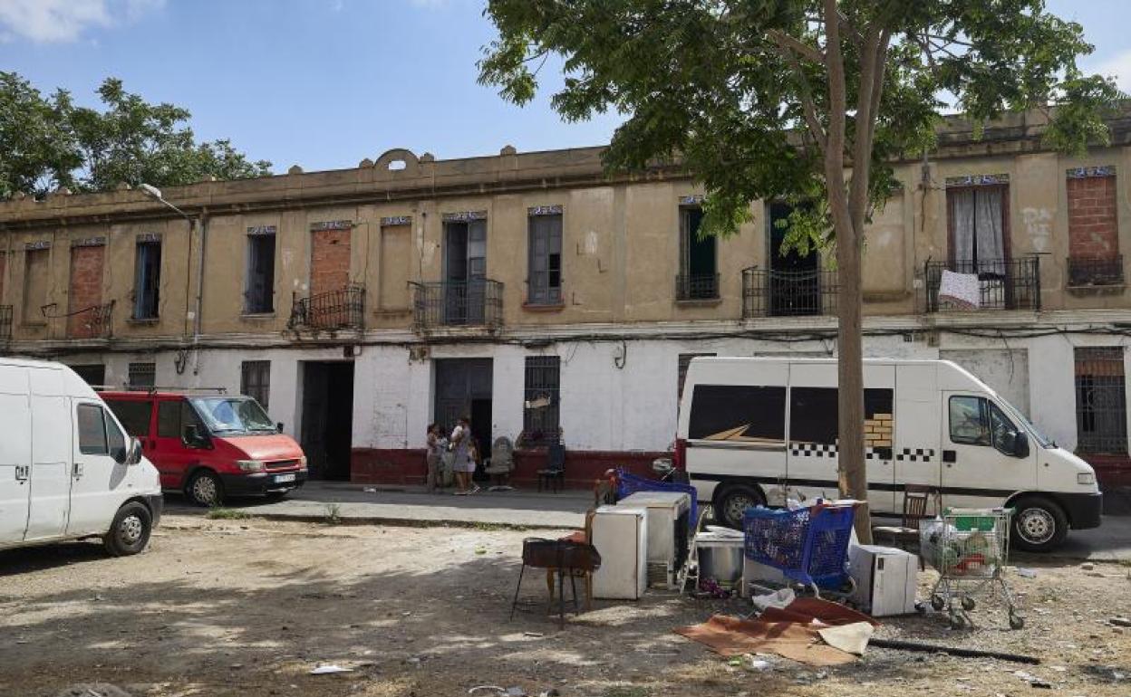 VIviendas okupadas en el barrio de la Cruz Cubierta.