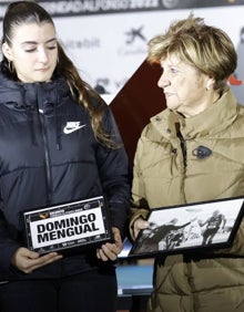 Imagen secundaria 2 - Momentos de la presentación, el más emotivo sin duda fue el del reconocimiento a la figura de Domingo Mengual. 