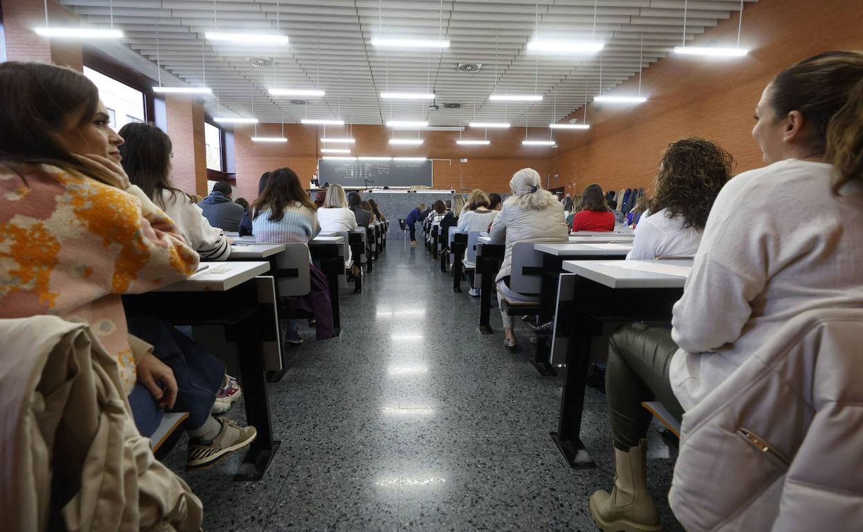 Opositores en el examen de Enfermería del pasado domingo.