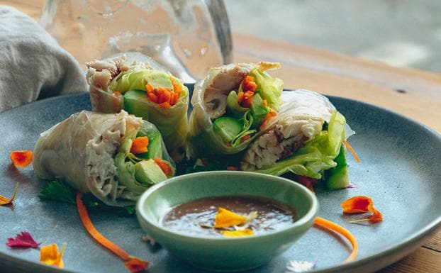 Cómo preparar estos sabrosos rollitos de arroz y pescado