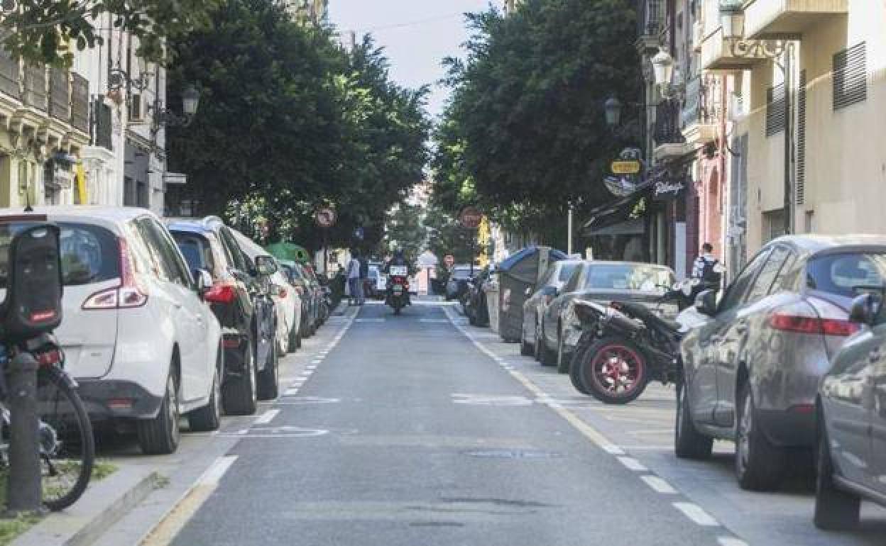 Coches aparcados en Valencia.