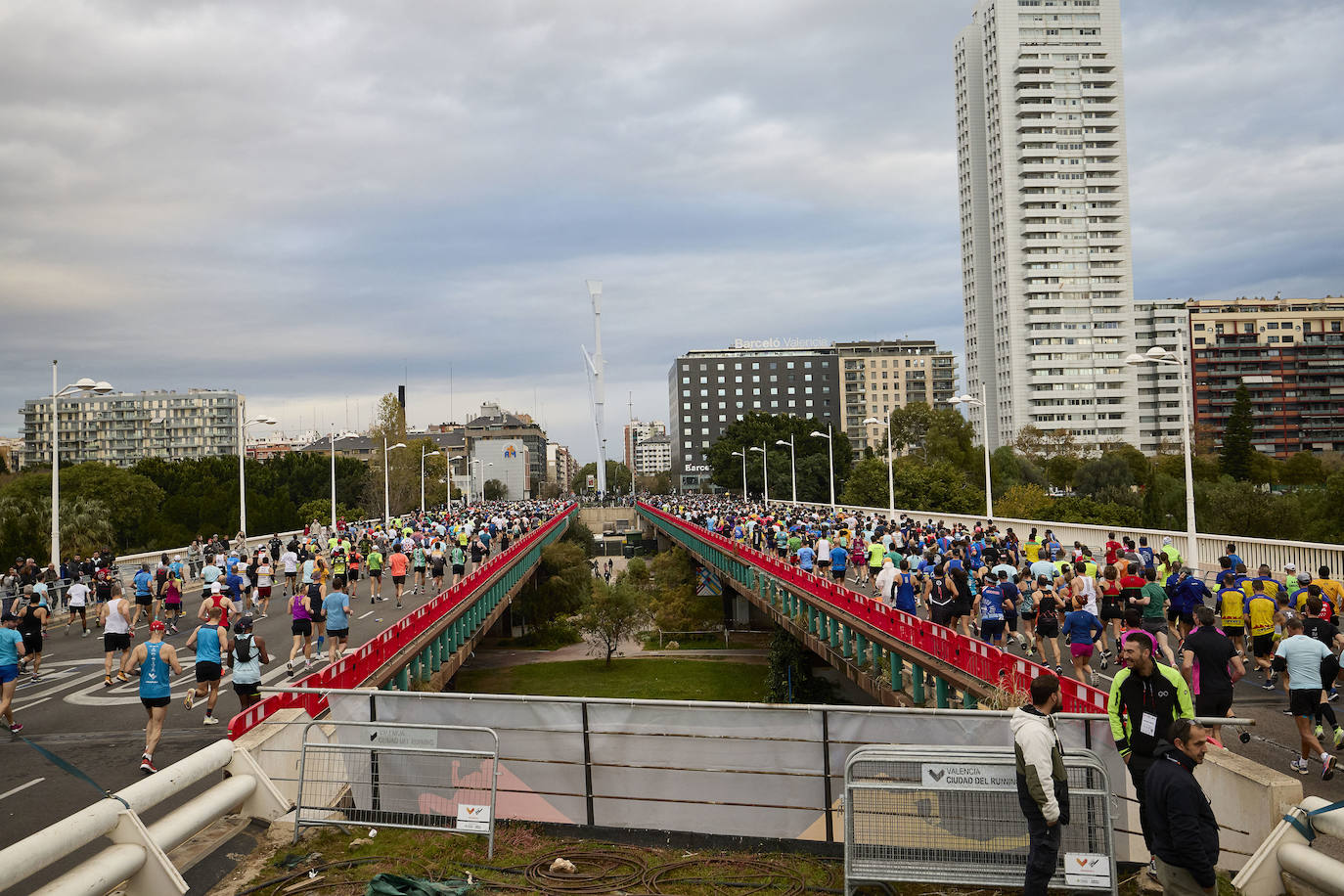 Fotos: Valencia brilla como escenario del Maratón de Valencia 2022