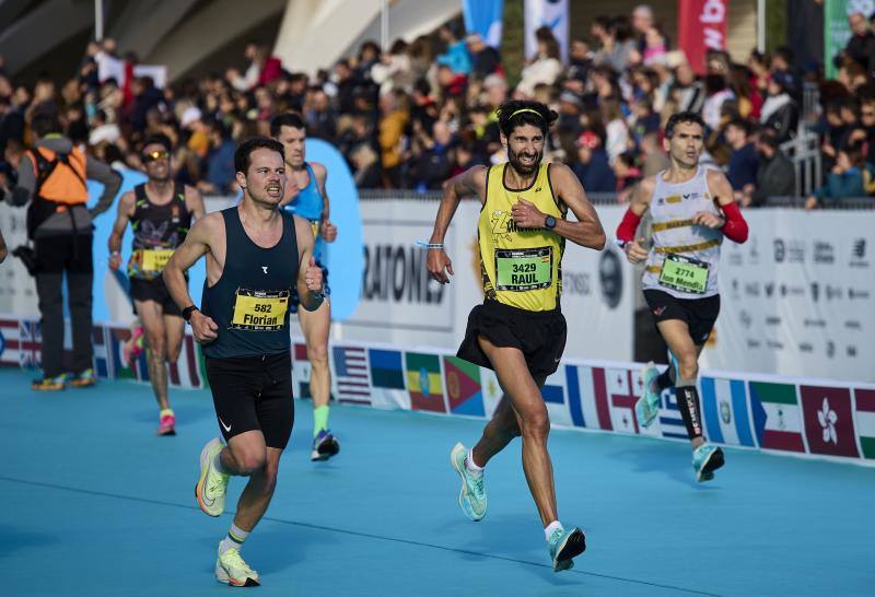 Fotos: Búscate en la línea de meta del Maratón de Valencia