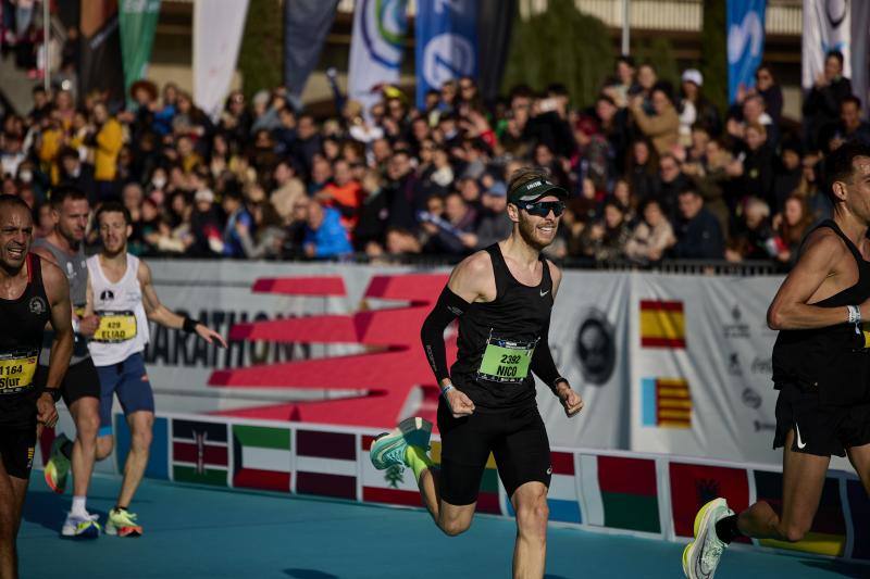 Fotos: Búscate en la línea de meta del Maratón de Valencia