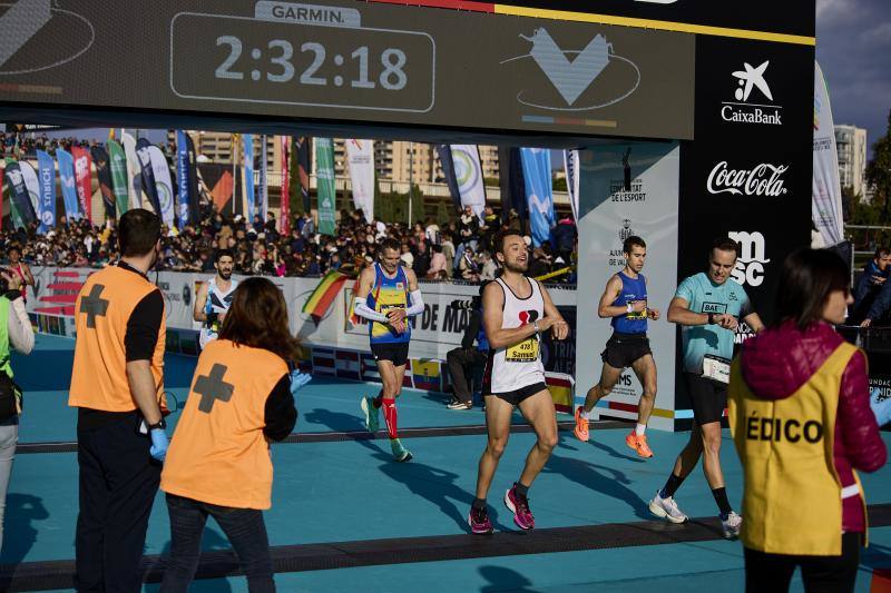 Fotos: Búscate en la línea de meta del Maratón de Valencia