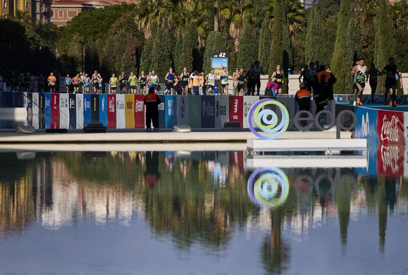 Fotos: Búscate en la línea de meta del Maratón de Valencia