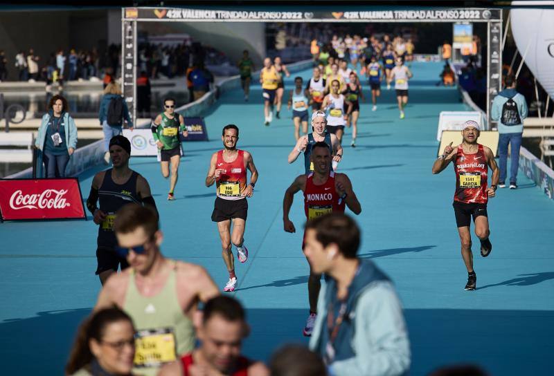 Fotos: Búscate en la línea de meta del Maratón de Valencia