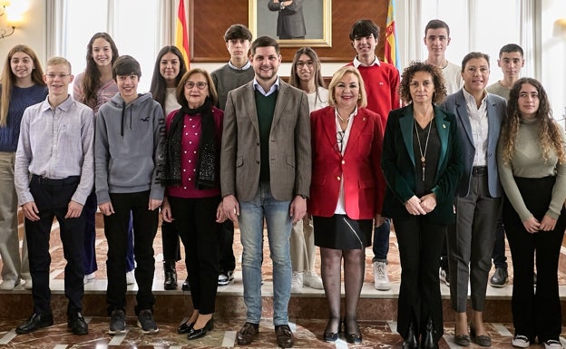 Imagen principal - Los 15 mejores estudiantes de la ESO en Gandia