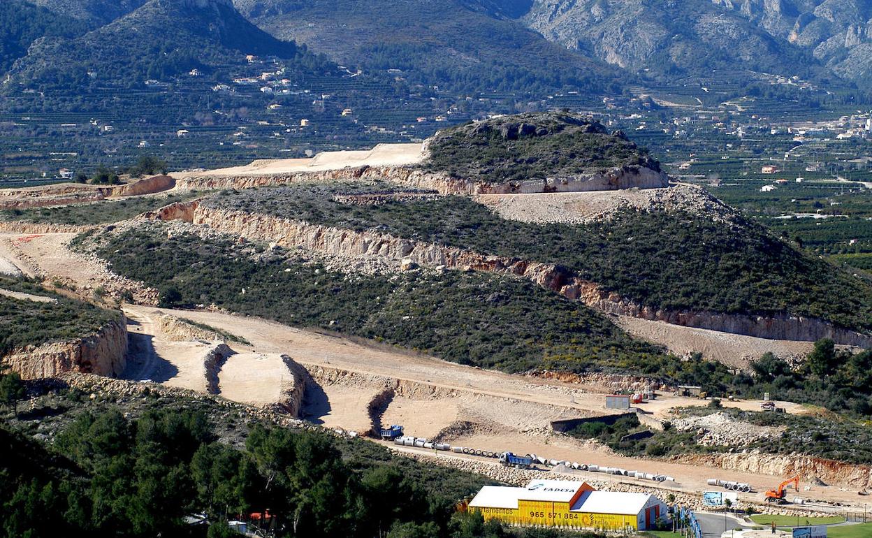 Imagen de archivo de  las obras de desmonte para urbanización Pego Golf. 