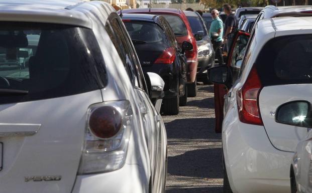 Los tres casos en los que puedes dejar el coche en doble fila sin ser multado 