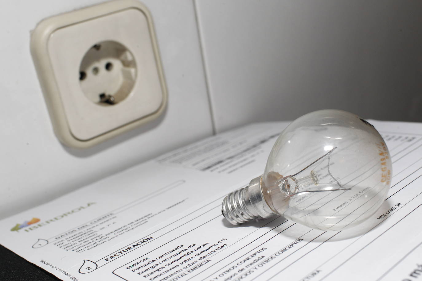 Precio de la luz hoy, sábado 25 de marzo: la luz baja un 34%