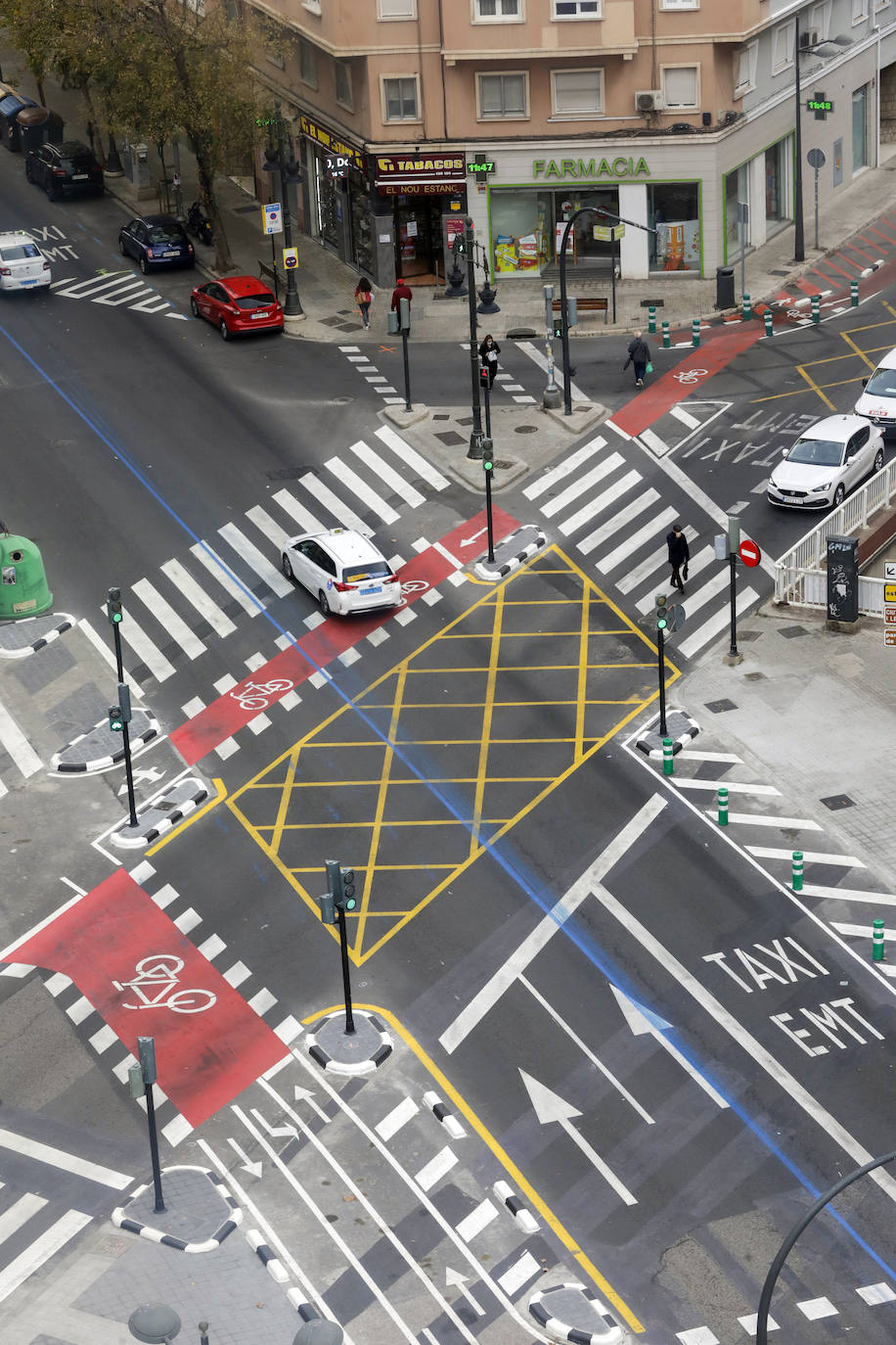 Fotos: El cruce psicodélico de la avenida del Cid