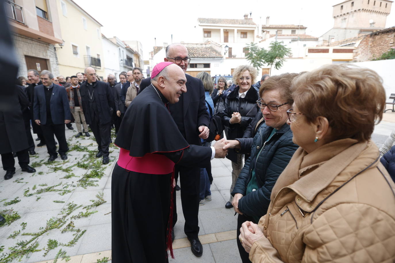 El nuevo arbobispo de Valencia recorre varios municipios y lugares emblemáticos antes de su toma de posesión. 