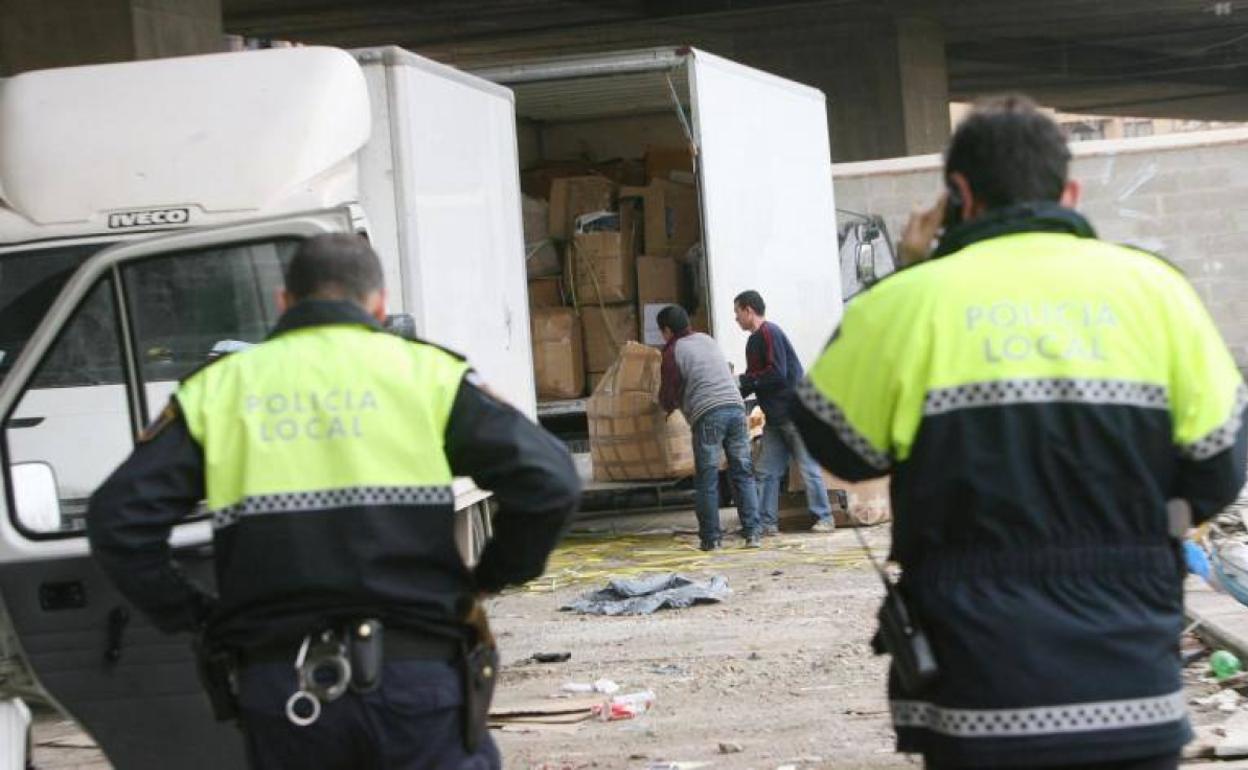 Efectivos de la Policía Local en Valencia 