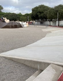 Imagen secundaria 2 - Urbanización de zona de terraza del Gulliver, bancos y rampas, tras la remodelación. 