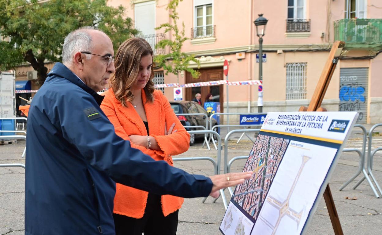 Sandra Gómez, durante la visita a las obras este martes por la mañana.