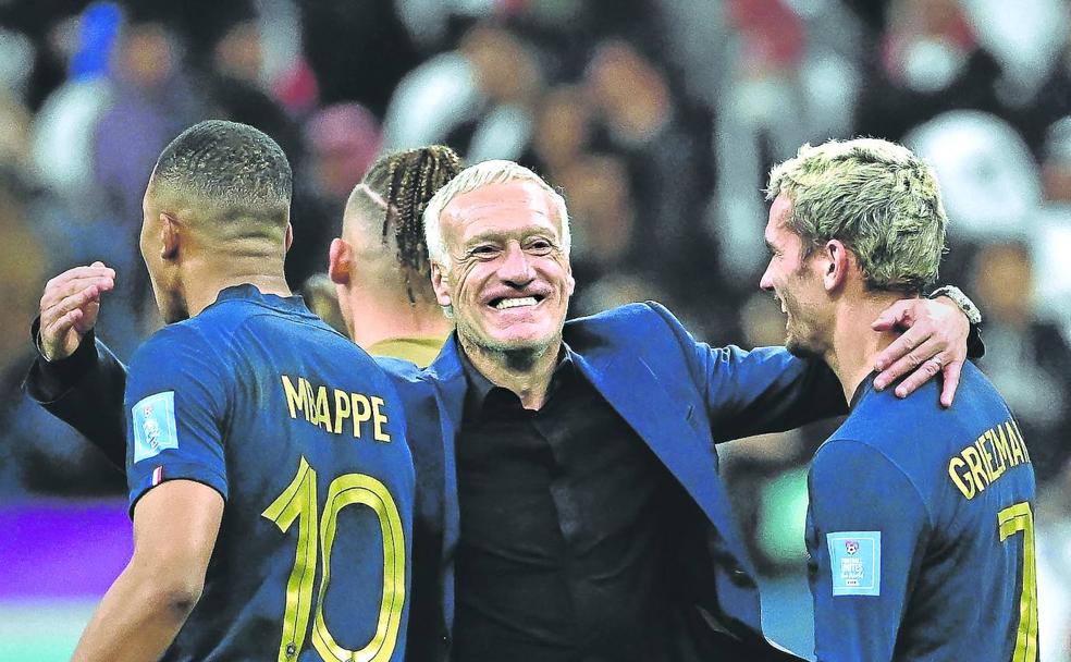 Deschamps, entre Mbappé y Griezmann