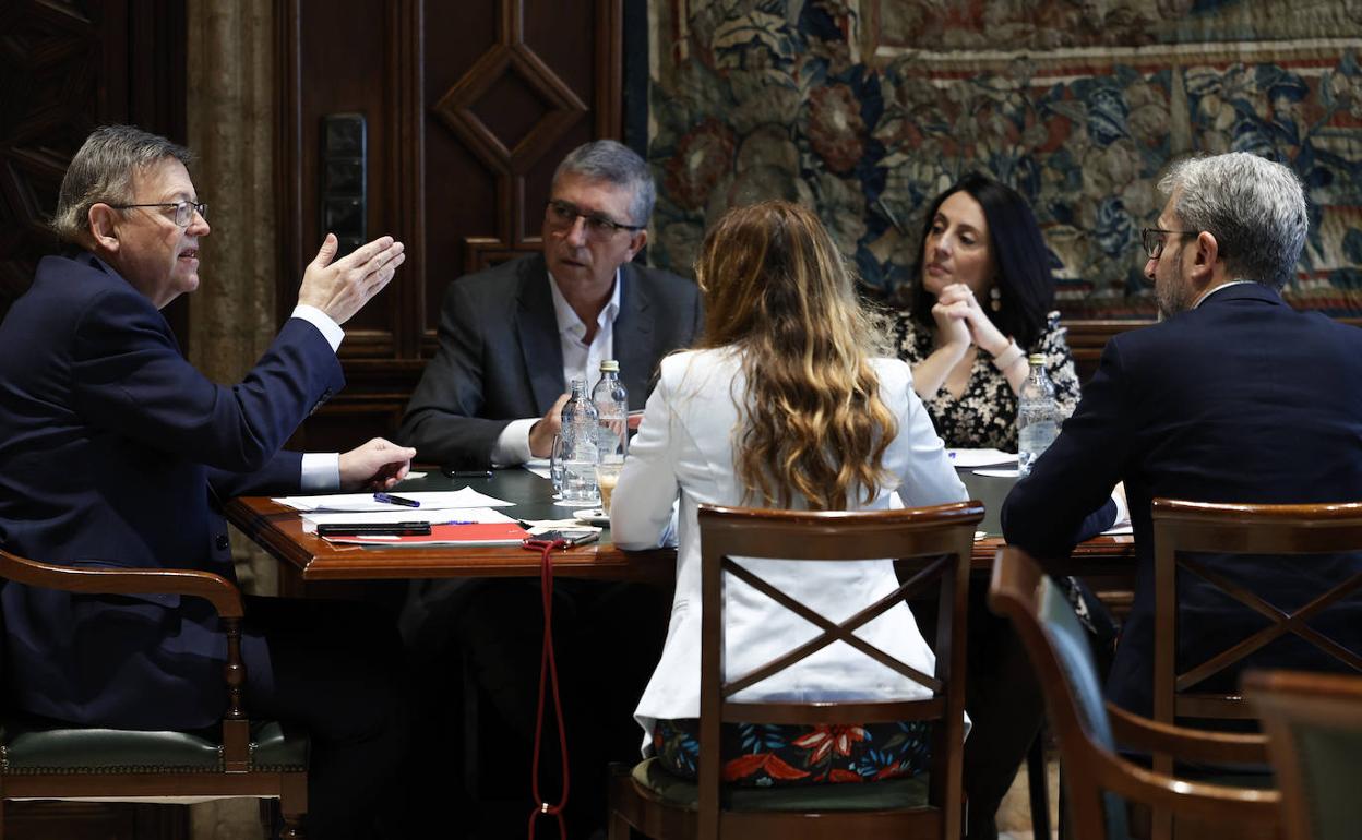 Puig y los consellers implicados en la gestión de las renovables, en la reunión de este martes. 