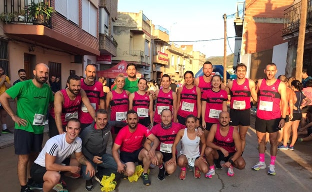 Componentes del grupo, antes de participar en una carrera. 