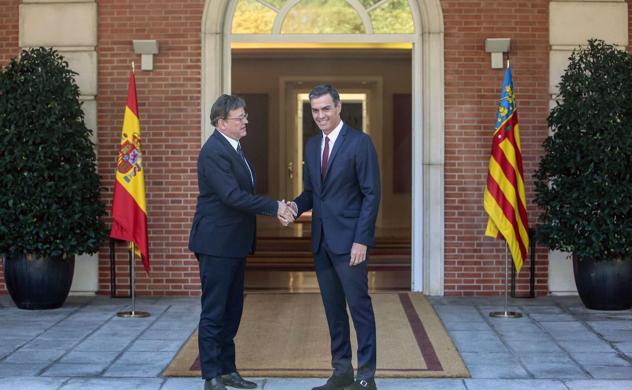 Ximo Puig junto a Pedro Sánchez en la Moncloa. 