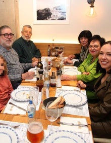 Imagen secundaria 2 - Asistentes a la cena benéfica. 