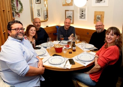 Imagen secundaria 1 - Asistentes a la cena benéfica. 