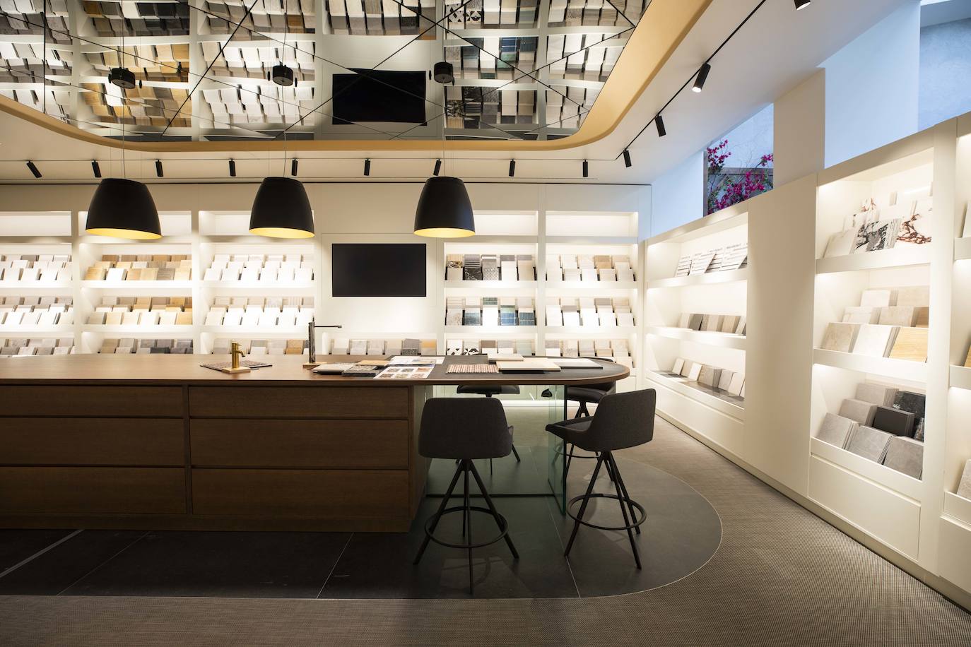 Fotos: Así fue la visita de Tamara Falcó para la apertura de Porcelanosa en Valencia