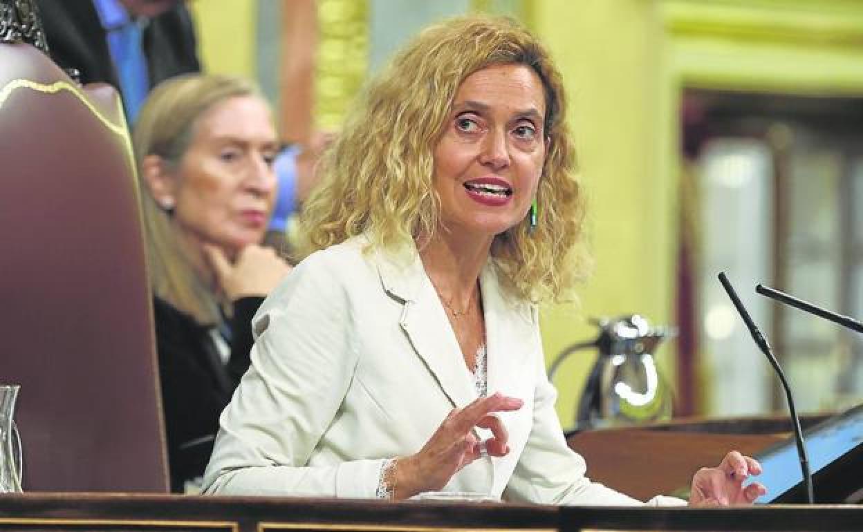 a presidenta del Congreso, Meritxell Batet, pidiendo mesura y llamando al orden en la movida sesión parlamentaria celebrada el jueves.