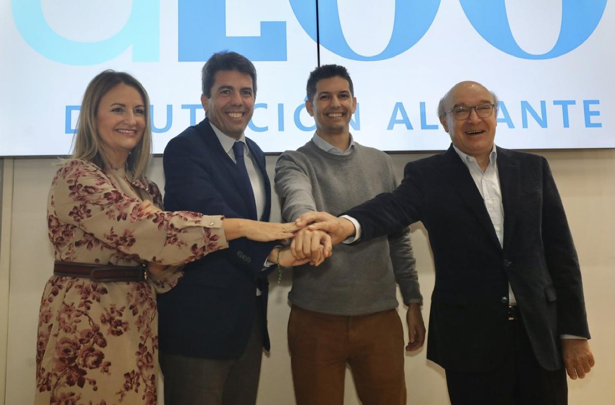 Mazón, acompañado por Fuster, Mayor y Montes en la presentación del plan. 