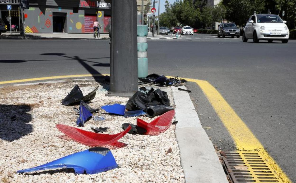 Restos del accidente en Blasco Ibáñez donde falleció una mujer el pasado septiembre. 