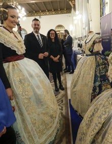 Imagen secundaria 2 - Exposición de las telas y complementos de las cortes en el Palacio de la Exposición. 