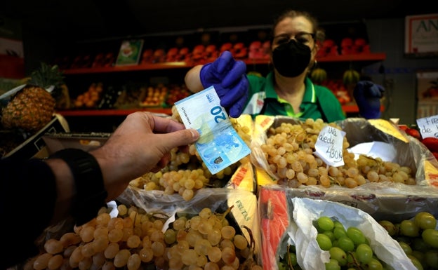 La uva es el producto más buscado el último día del año. 