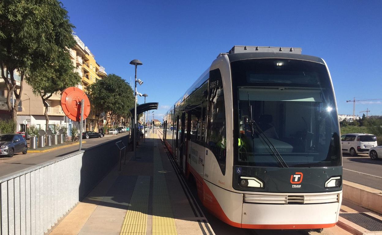 Una de las paradas del TRAM d'Alacant en Dénia. 