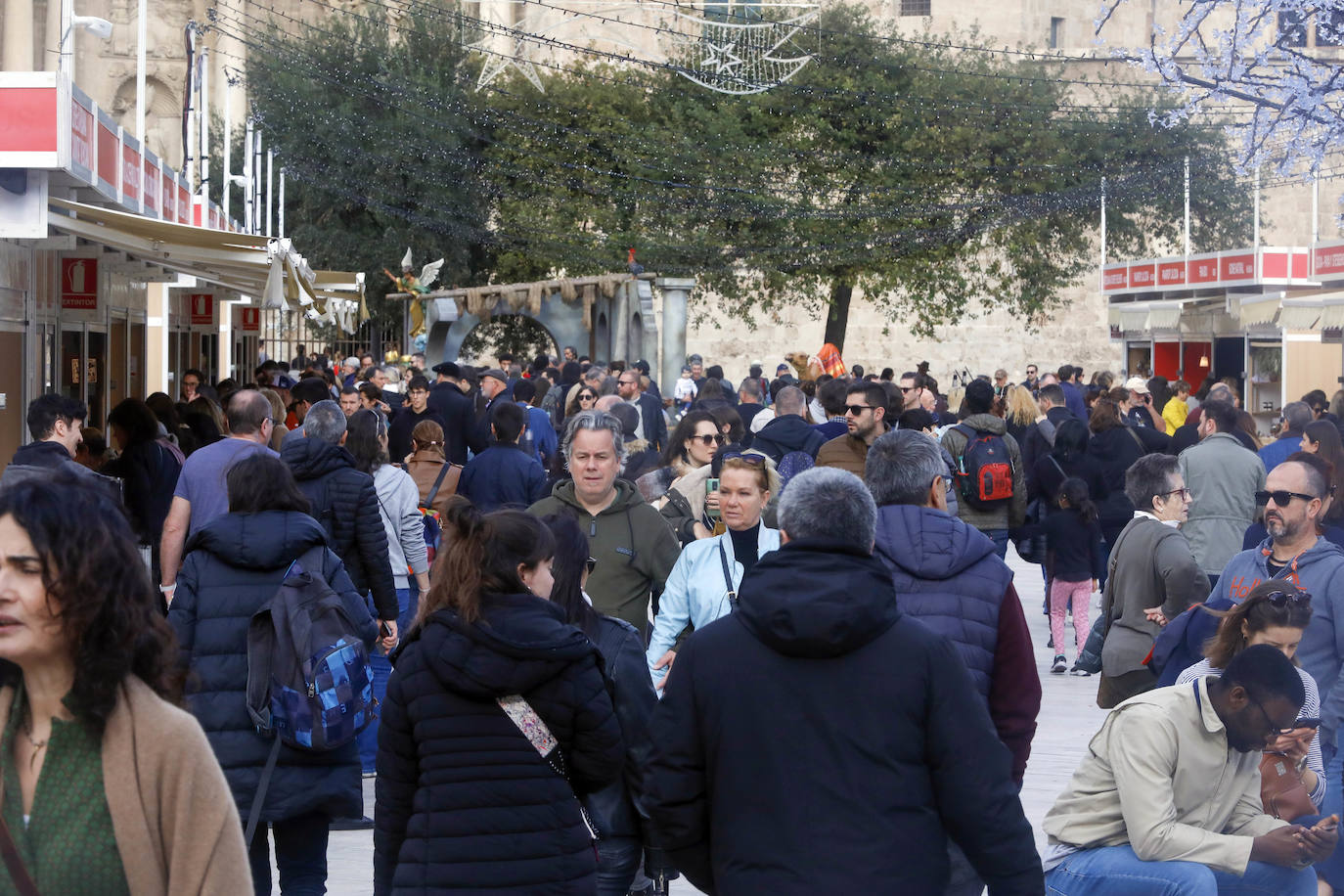 Fotos: El centro de Valencia, lleno en Navidad