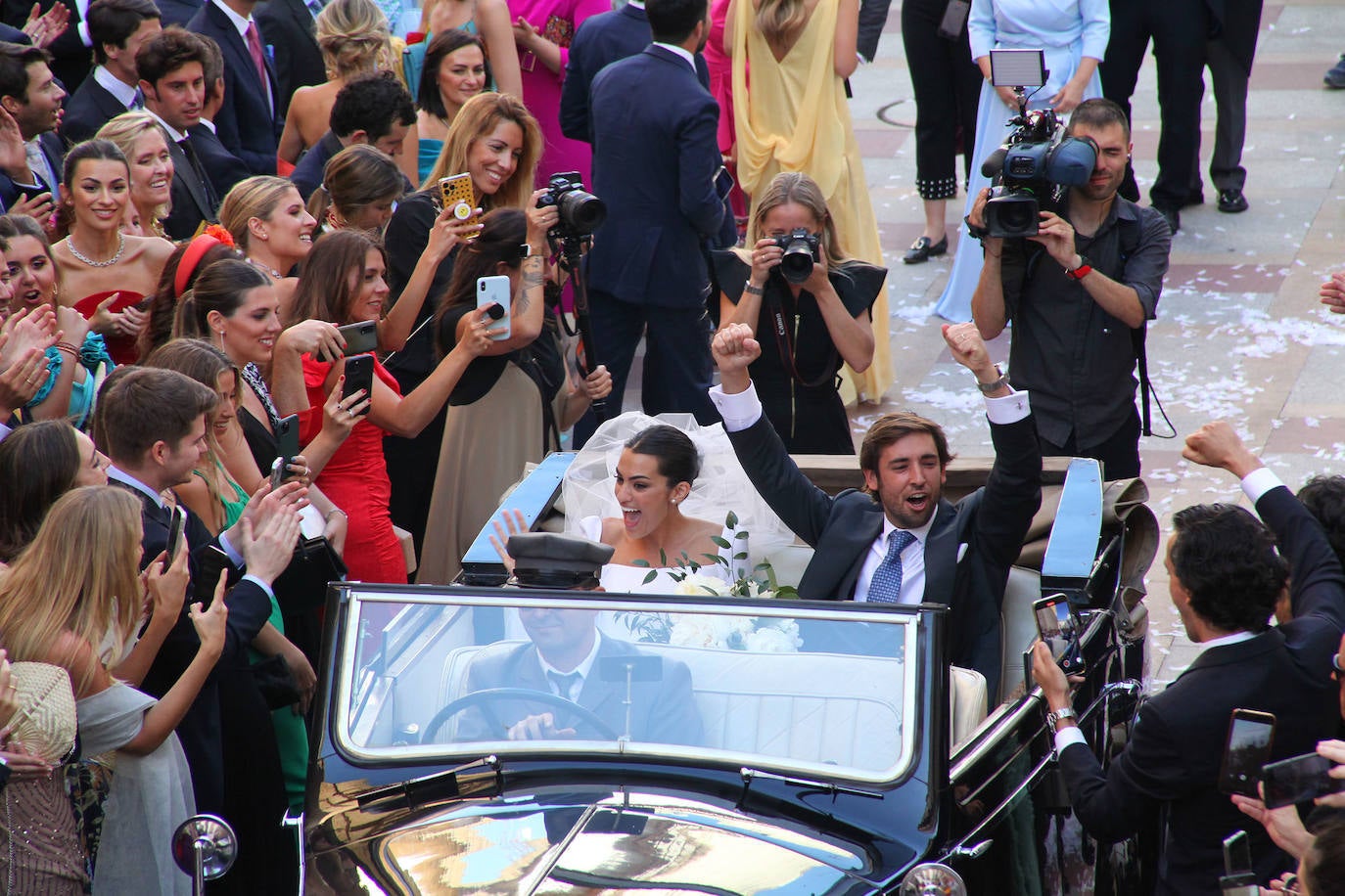 Fue una de las bodas del año. Marta Lozano y Lorenzo Remohí se casaban en Xàbia en una espectacular boda donde estuvieron acompañados de decenas de influencers, que se transmitió en directo y al que no le faltó detalle.