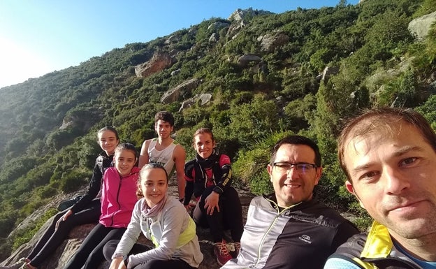 Entrenamiento de miembros del grupo joven por Oropesa. 