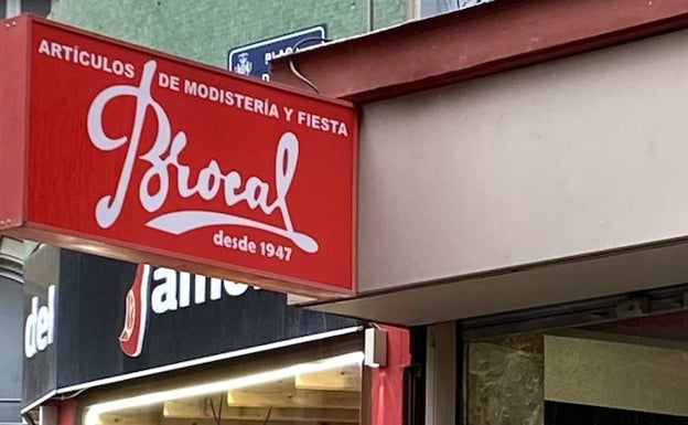 La marca de la casa en la esquina con María Cristina. 