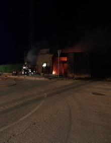 Imagen secundaria 2 - Incendio Alzira | Fallece una persona en el incendio de una caseta en Alzira