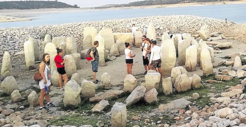 5.- La sequía saca a la luz el Dolmen de Guadalperal, el enigmático 'Stonehenge español'