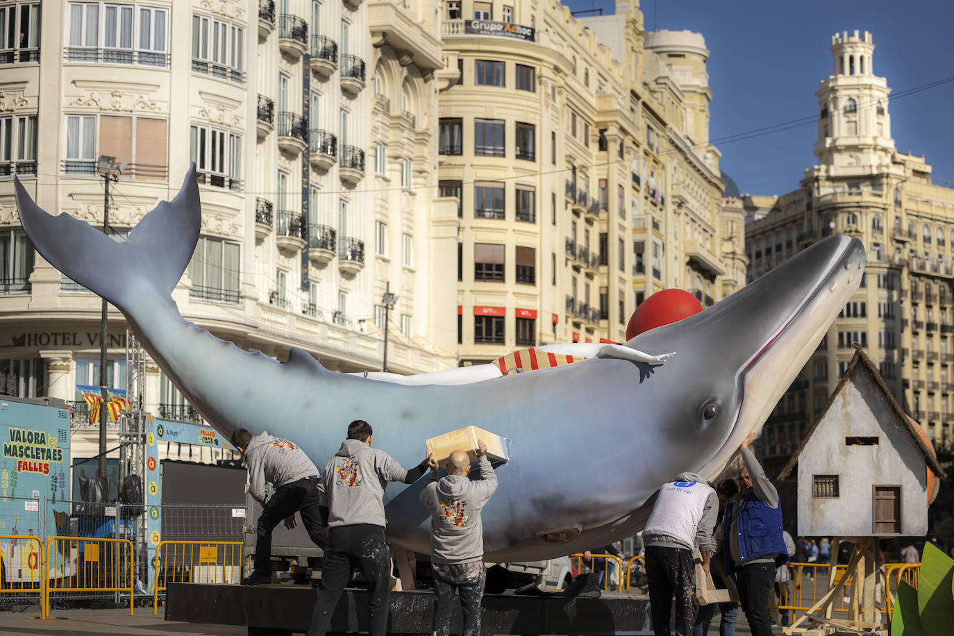 Así se monta la falla municipal de Valencia 2023