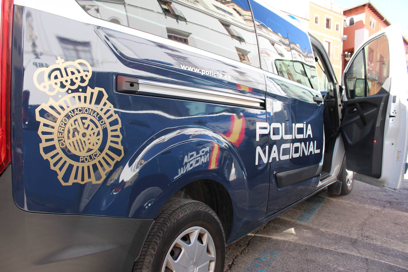 Detenido un joven por la violación de una menor en el muelle de carga de un supermercado en Valencia