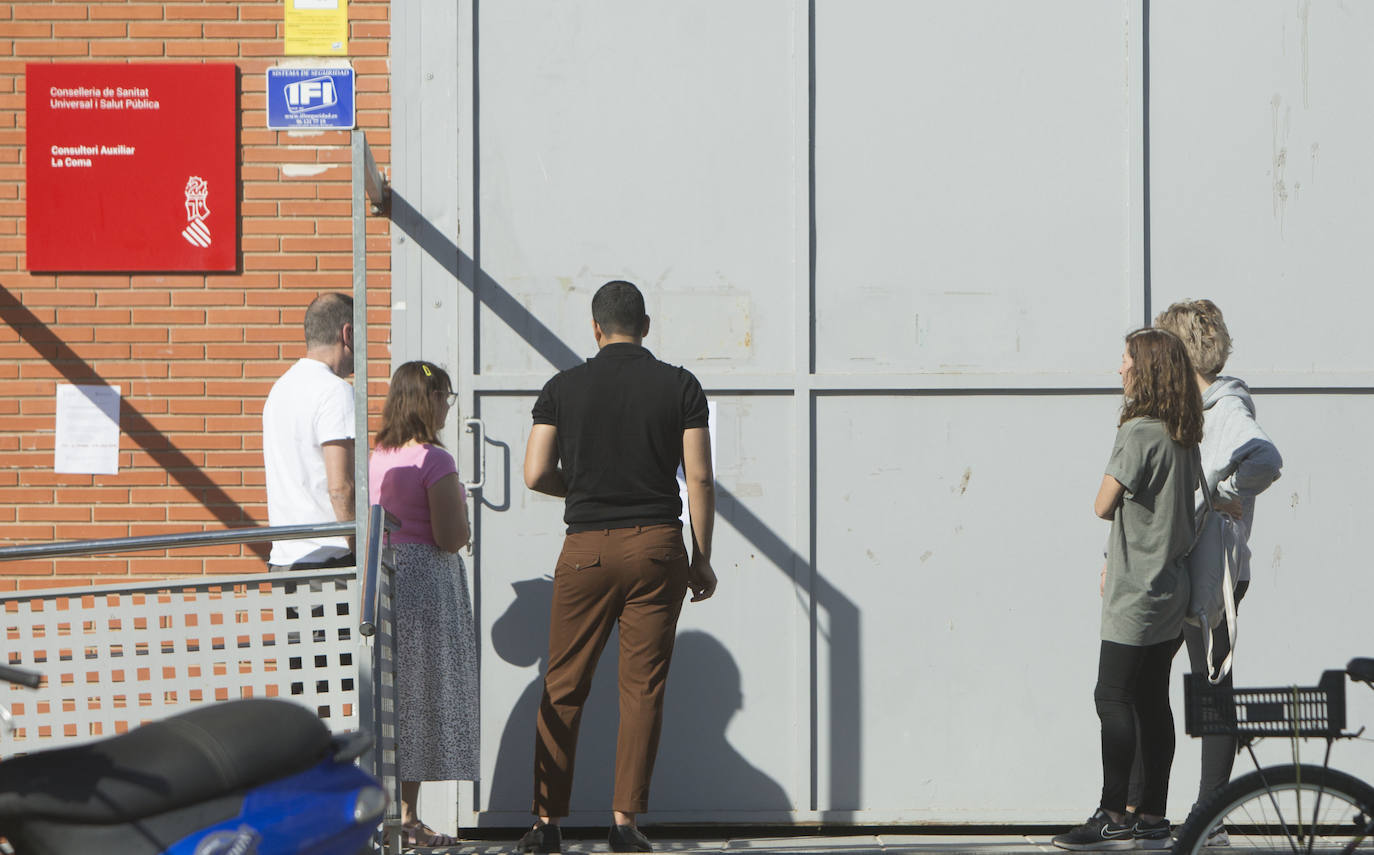 El centro de salud de La Coma, cerrado el pasado miércoles.