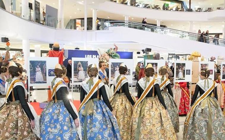 Imagen principal - La Fallera Mayor de València inaugura la agenda fallera del Centro Comercial del Saler