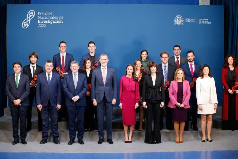 El favorecedor look rosa de la reina Letizia en Alicante