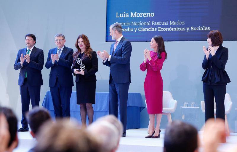 El favorecedor look rosa de la reina Letizia en Alicante