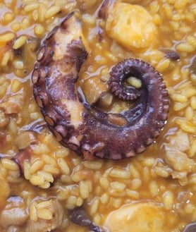 Imagen secundaria 2 - La receta del fin de semana: arroz con pulpo, blanquet y alcachofas